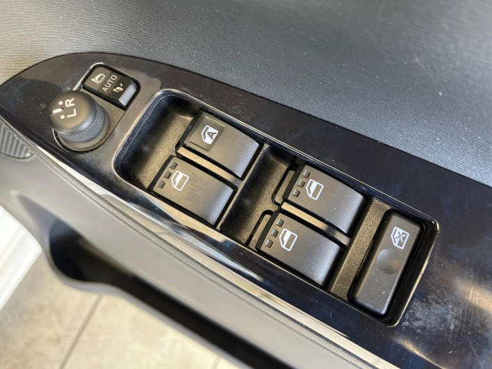 2017 Daihatsu Tanto DBA-LA600S (UW-69f0218f85b3d)[26]