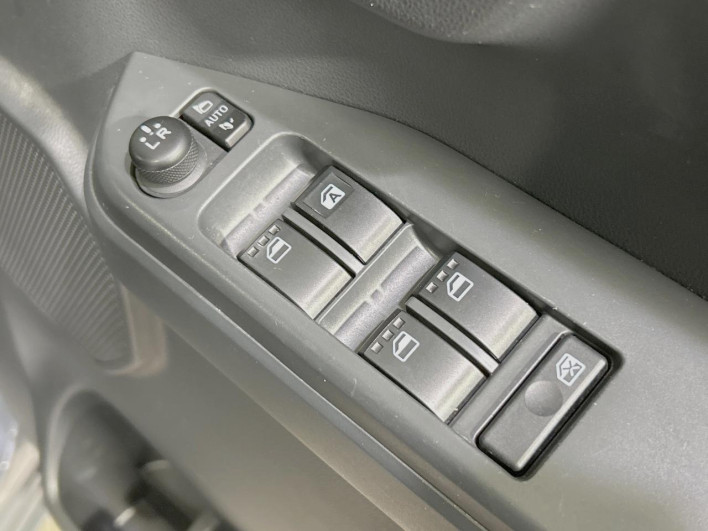 2019 Daihatsu Wake DBA-LA700S (UW-69f02195d9e54)[18]