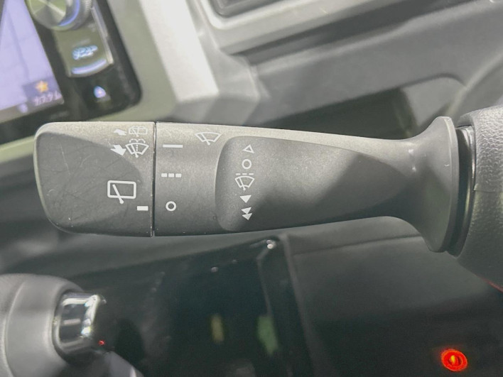 2019 Daihatsu Wake DBA-LA700S (UW-69f02195d9e54)[29]