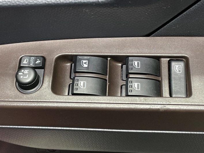 2017 Toyota Roomy DBA-M900A (UW-69f021a2237f3)[18]