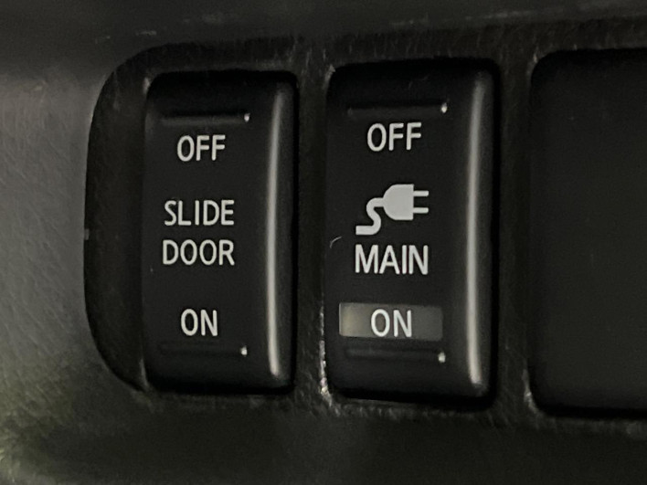 2006 Nissan Elgrand CBA-MNE51 (UW-69f021c886327)[26]