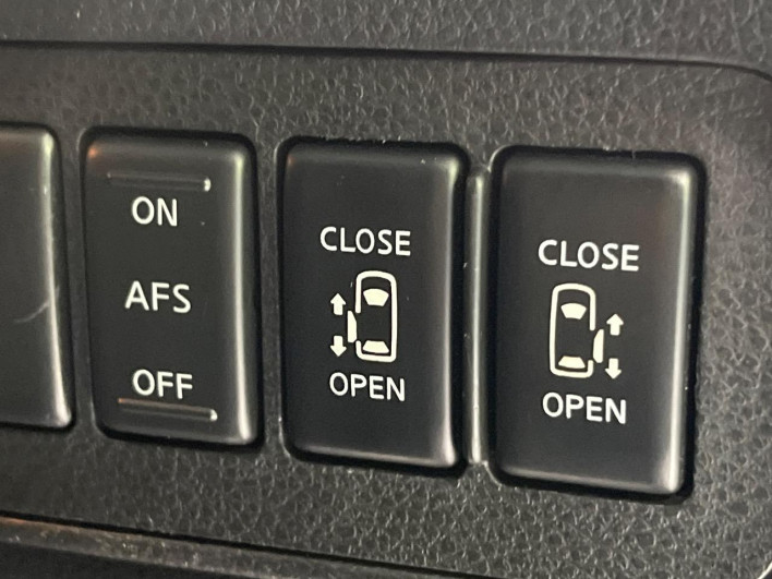 2006 Nissan Elgrand CBA-MNE51 (UW-69f021c886327)[25]