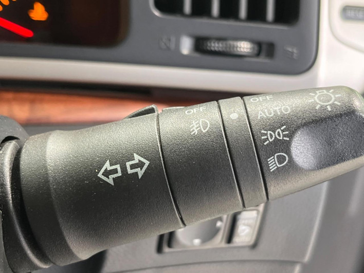 2006 Nissan Elgrand CBA-MNE51 (UW-69f021c886327)[20]