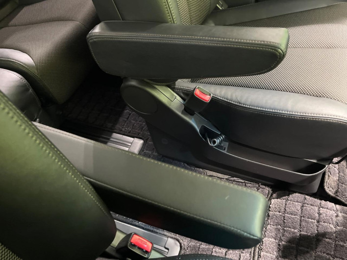 2006 Nissan Elgrand CBA-MNE51 (UW-69f021c886327)[18]