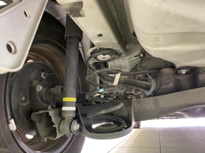 2021 Toyota Yaris 5BA-MXPA10 (UW-69f021d997560)[25]