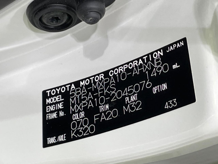 2021 Toyota Yaris 5BA-MXPA10 (UW-69f021d997560)[1]