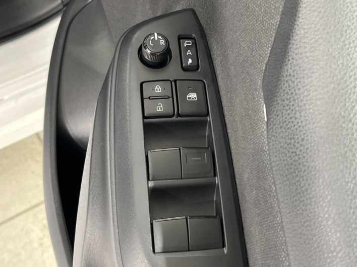 2022 Toyota Yaris 5BA-MXPA15 (UW-69f021d9a46a8)[26]