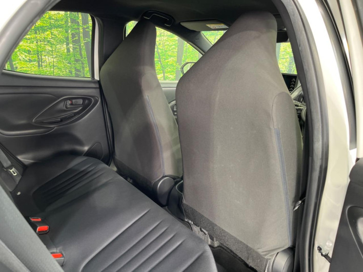 2022 Toyota Yaris 5BA-MXPA15 (UW-69f021d9a46a8)[12]