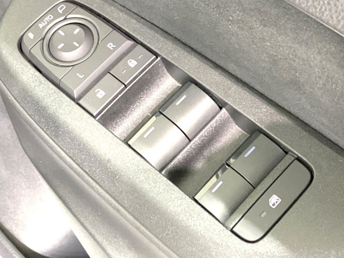 2025 Toyota Yaris Cross 5BA-MXPB10 (UW-69f021da45610)[16]