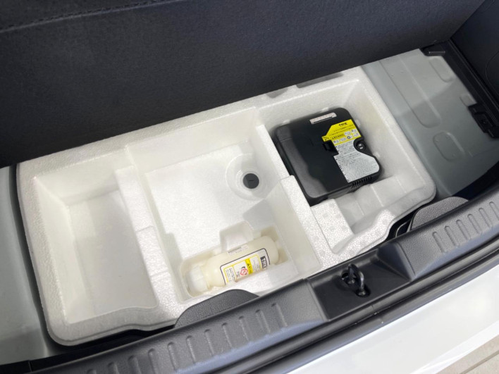 2023 Toyota Yaris 6AA-MXPH10 (UW-69f021db8b0e5)[18]