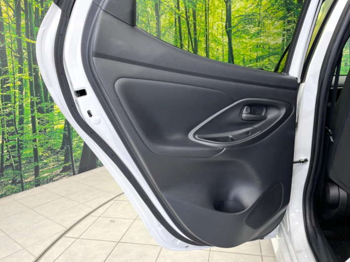 2023 Toyota Yaris 6AA-MXPH10 (UW-69f021db8b0e5)[8]