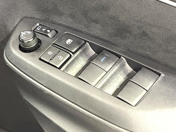 2023 Toyota Yaris 6AA-MXPH10 (UW-69f021dbc5a7e)[21]