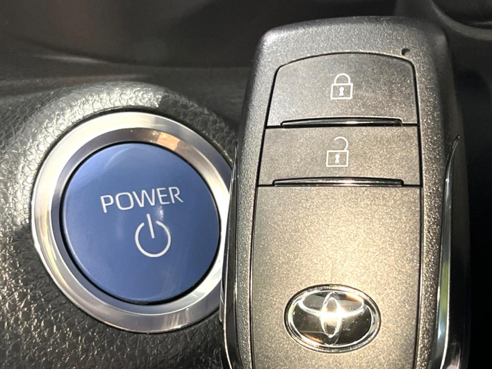 2023 Toyota Yaris 6AA-MXPH10 (UW-69f021dc8bfbe)[17]