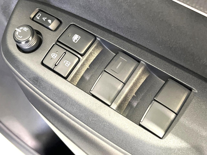 2023 Toyota Yaris 6AA-MXPH10 (UW-69f021dc8bfbe)[15]