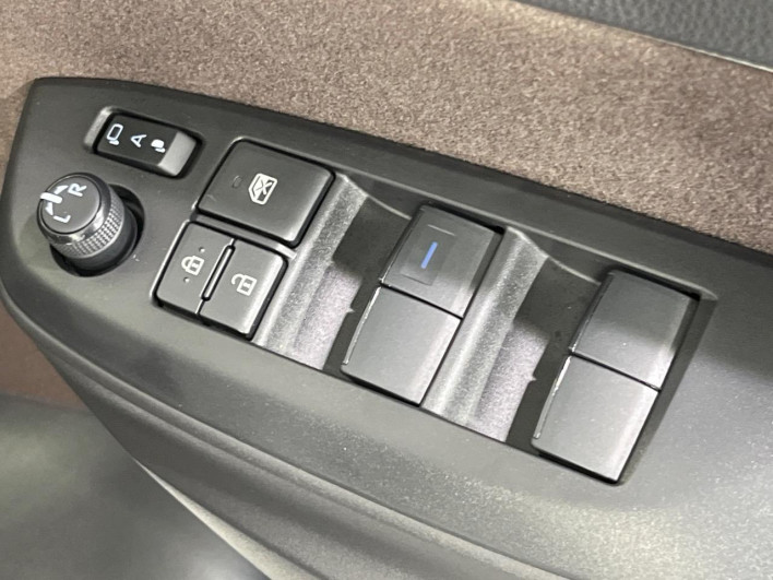 2021 Toyota Yaris Cross 6AA-MXPJ10 (UW-69f021df372c6)[16]