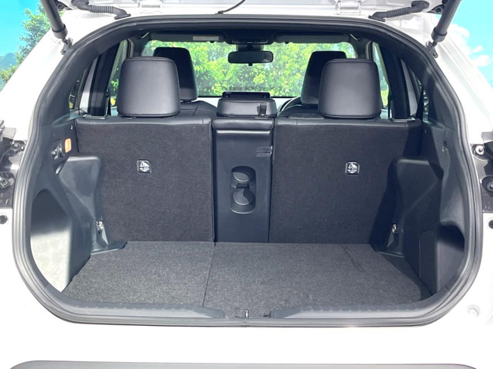 2023 Toyota Yaris Cross 6AA-MXPJ10 (UW-69f021e00bbb0)[8]