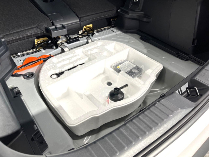 2023 Toyota Yaris Cross 6AA-MXPJ10 (UW-69f021e00bbb0)[5]