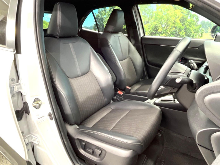 2023 Toyota Yaris Cross 6AA-MXPJ10 (UW-69f021e00bbb0)[26]