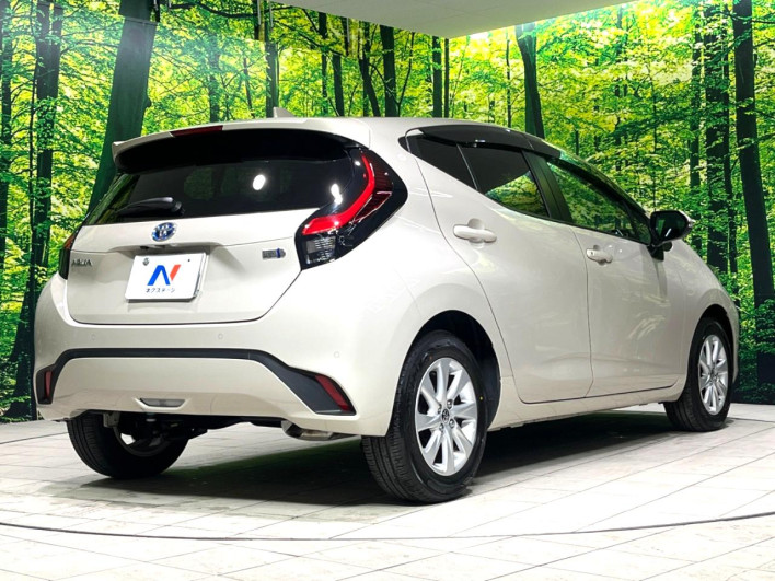 2022 Toyota Aqua 6AA-MXPK11 (UW-69f021e1d9712)[22]