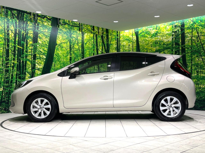 2022 Toyota Aqua 6AA-MXPK11 (UW-69f021e1d9712)[19]