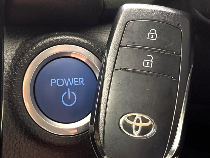 2022 Toyota Aqua 6AA-MXPK11 (UW-69f021e1d9712)[16]
