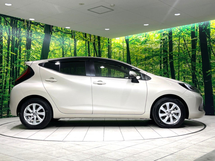2022 Toyota Aqua 6AA-MXPK11 (UW-69f021e1d9712)[23]