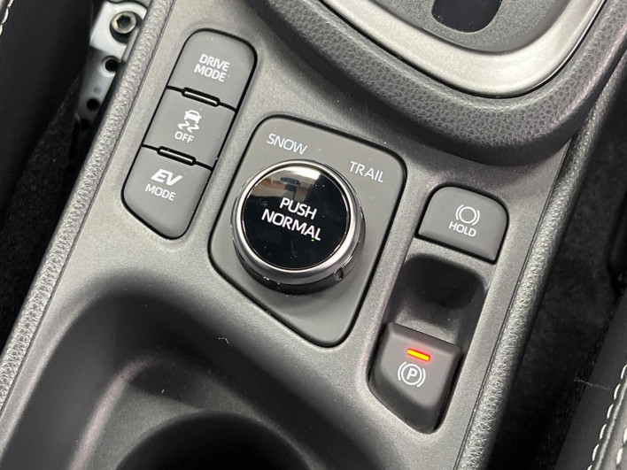 2024 Toyota Yaris Cross 6AA-MXPJ15 (UW-69f021e1eb14a)[24]