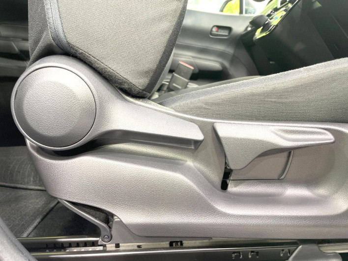 2022 Toyota Aqua 6AA-MXPK11 (UW-69f021e2c59da)[22]