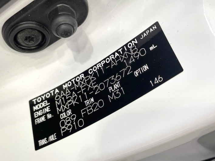 2022 Toyota Aqua 6AA-MXPK11 (UW-69f021e2c59da)[1]