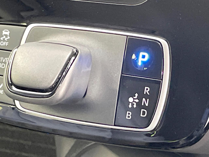 2022 Toyota Aqua 6AA-MXPK11 (UW-69f021e2c59da)[26]