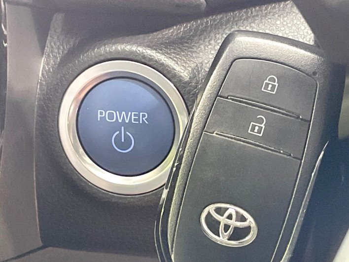 2022 Toyota Aqua 6AA-MXPK11 (UW-69f021e2c59da)[23]