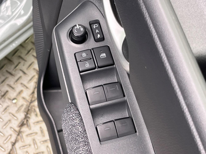 2023 Toyota Sienta 6AA-MXPL10G (UW-69f021e3b994c)[21]