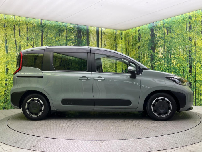2023 Toyota Sienta 6AA-MXPL10G (UW-69f021e3b994c)[10]