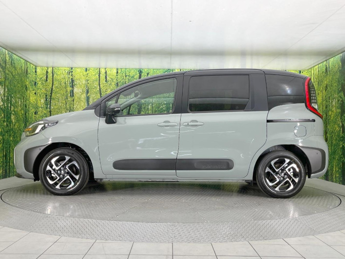 2026 Toyota Sienta 6AA-MXPL10G (UW-69f021e4b5a9f)[23]