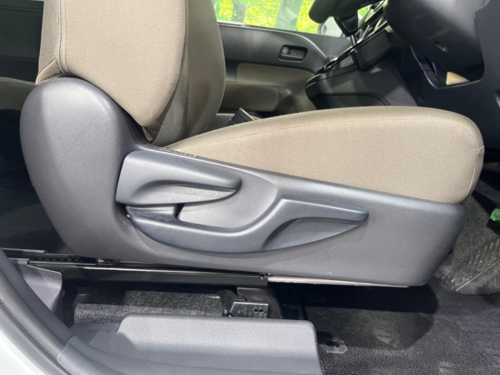 2025 Toyota Sienta 6AA-MXPL15G (UW-69f021e5e3111)[28]