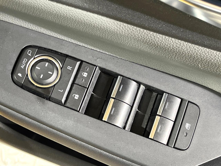 2023 Toyota Prius 6AA-MXWH60 (UW-69f021e8c042b)[8]