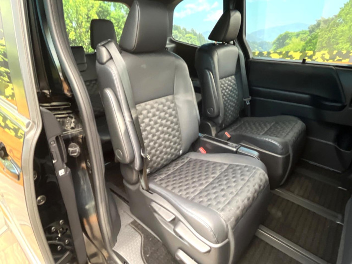 2023 Toyota Voxy 6BA-MZRA90W (UW-69f021ec19267)[25]