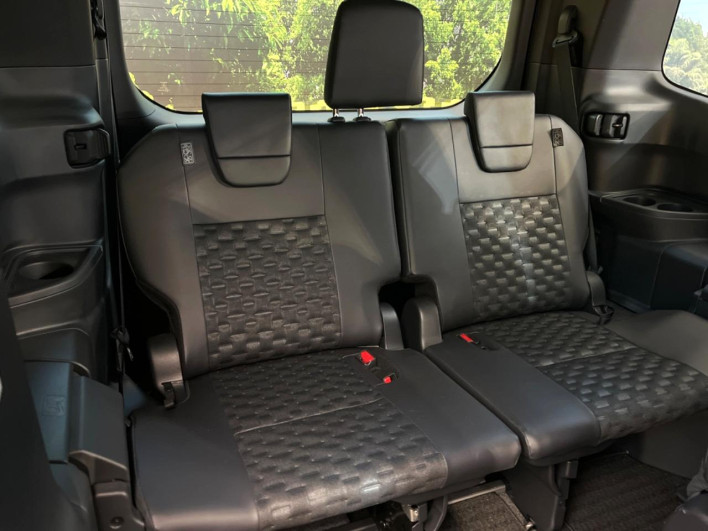 2023 Toyota Voxy 6BA-MZRA90W (UW-69f021ec19267)[24]