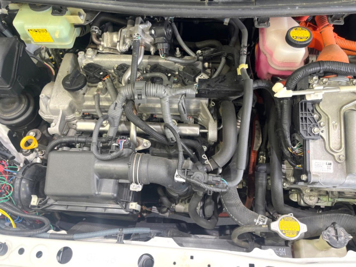 2013 Toyota Aqua DAA-NHP10 (UW-69f021f16e1ac)[6]