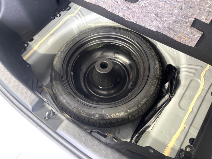 2013 Toyota Aqua DAA-NHP10 (UW-69f021f16e1ac)[29]