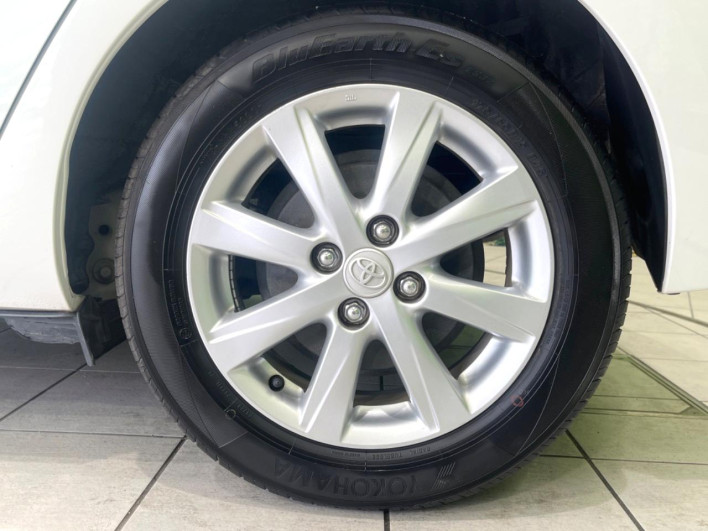 2013 Toyota Aqua DAA-NHP10 (UW-69f021f16e1ac)[11]