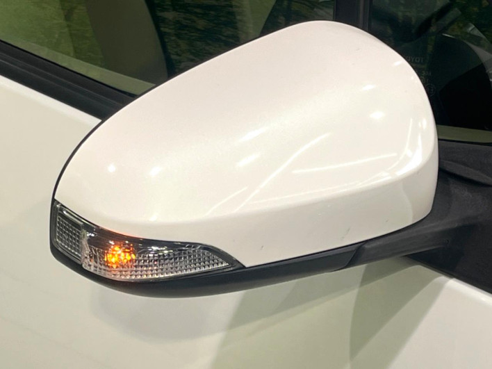 2013 Toyota Aqua DAA-NHP10 (UW-69f021f16e1ac)[4]