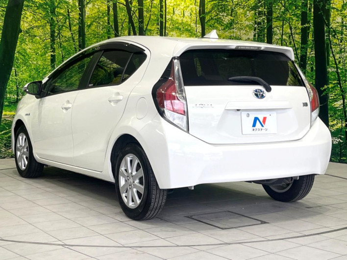 2013 Toyota Aqua DAA-NHP10 (UW-69f021f16e1ac)[24]