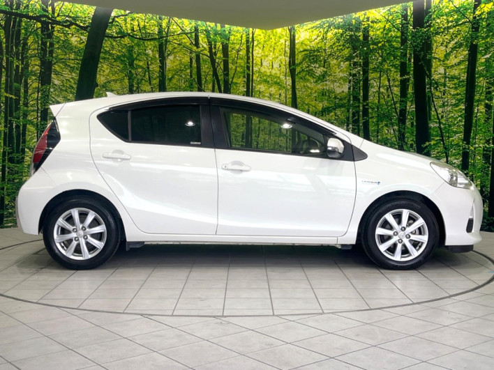 2013 Toyota Aqua DAA-NHP10 (UW-69f021f16e1ac)[17]