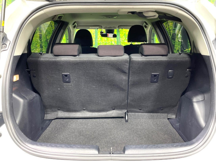 2016 Toyota Aqua DAA-NHP10 (UW-69f021f2612bf)[14]