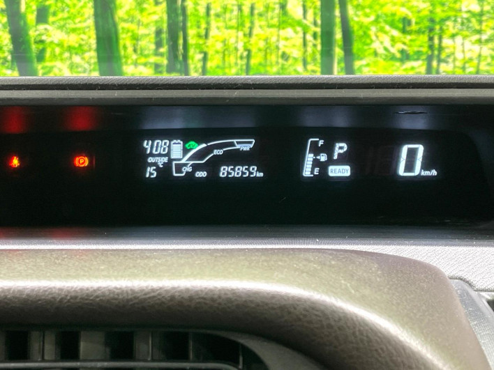 2016 Toyota Aqua DAA-NHP10 (UW-69f021f2612bf)[27]