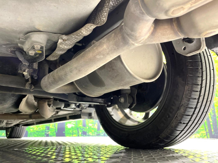 2016 Toyota Aqua DAA-NHP10 (UW-69f021f2612bf)[11]