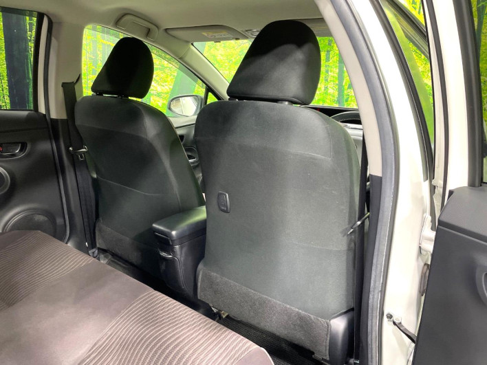 2016 Toyota Aqua DAA-NHP10 (UW-69f021f2612bf)[17]