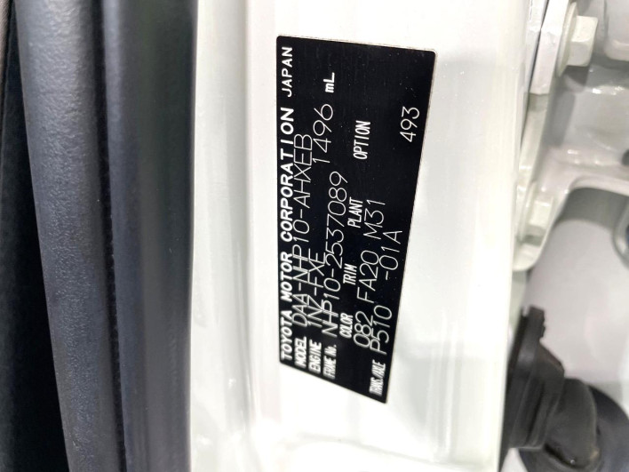 2016 Toyota Aqua DAA-NHP10 (UW-69f021f2612bf)[1]