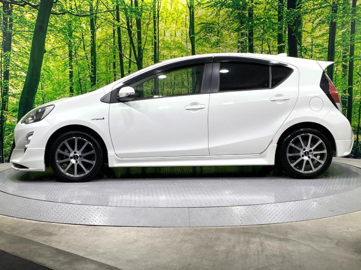 2016 Toyota Aqua DAA-NHP10 (UW-69f021f2612bf)[6]